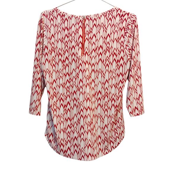 CHICO'S 1 Slinky Top Blouse M/8 Zip Back Chevron Red Office Career Travel Work - Picture 3 of 9